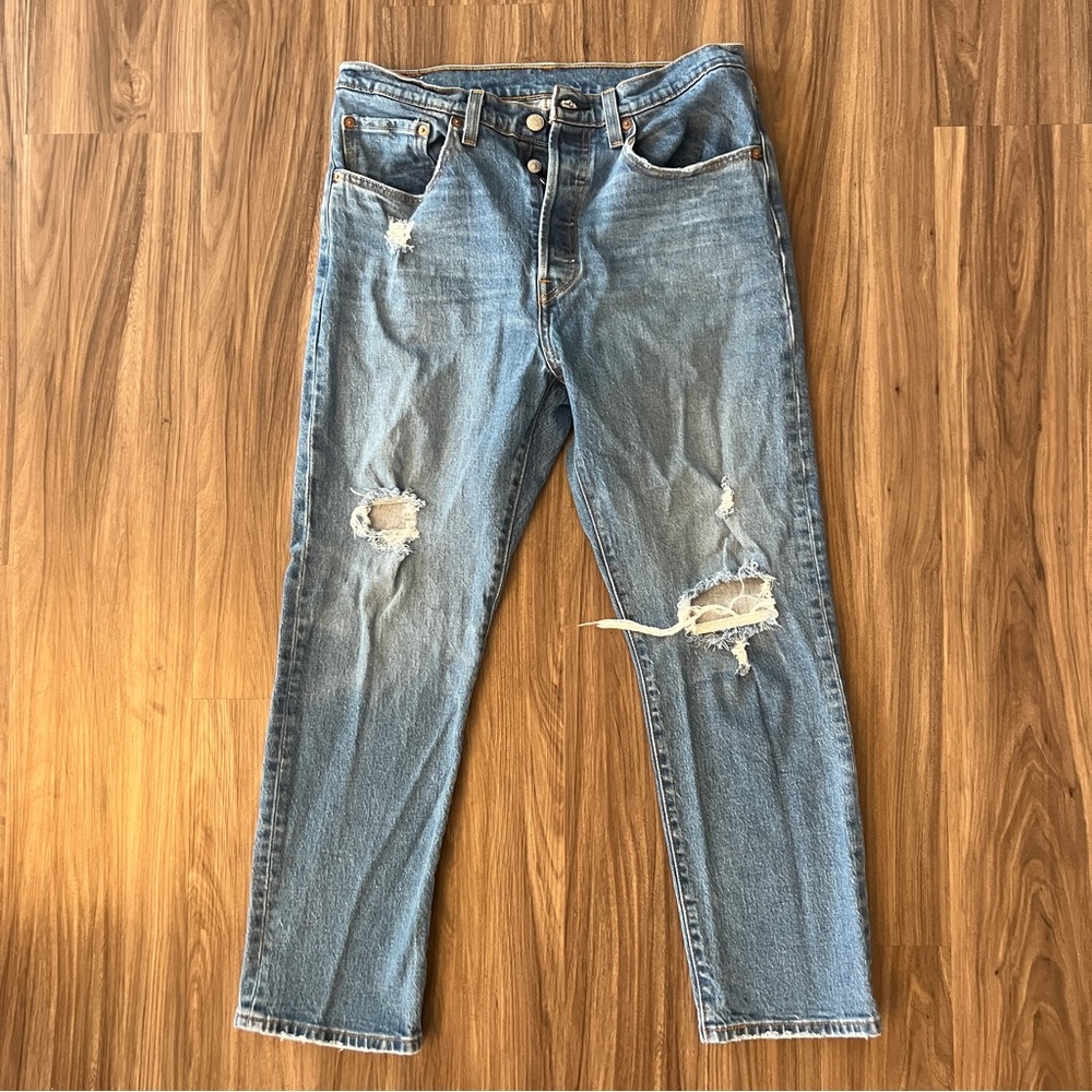 LEVI STRAUSS & CO. 501 | Women’s Distressed Button Fly Jeans W30 L26